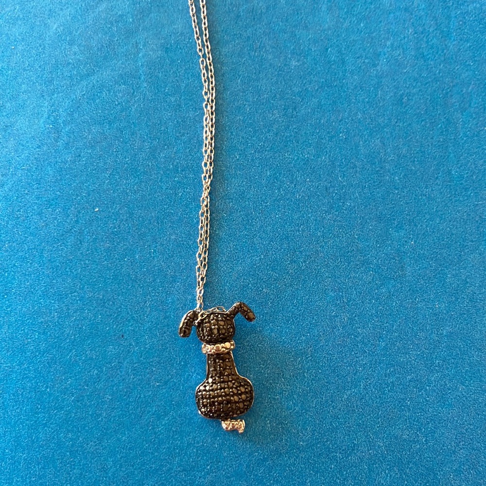 Puppy pendant necklace
